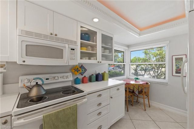 5579 Rattlesnake Hammock RD B7, Naples, FL 34113