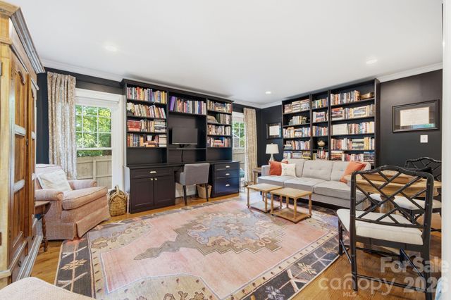 718 Ashmeade Road, Charlotte, NC 28211