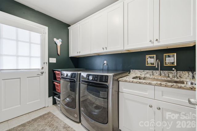 718 Ashmeade Road, Charlotte, NC 28211