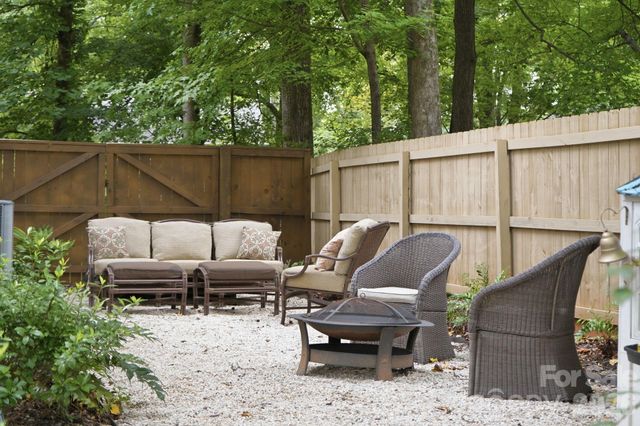 718 Ashmeade Road, Charlotte, NC 28211