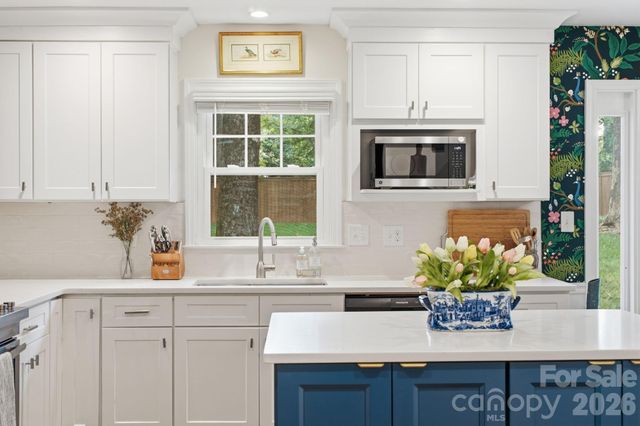 718 Ashmeade Road, Charlotte, NC 28211