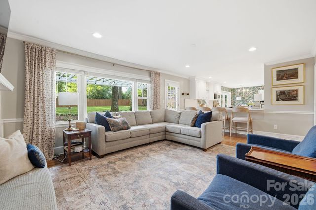 718 Ashmeade Road, Charlotte, NC 28211