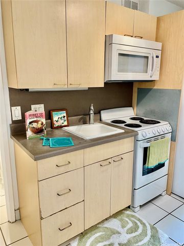 2442 Tusitala Street 316, Honolulu, HI 96815