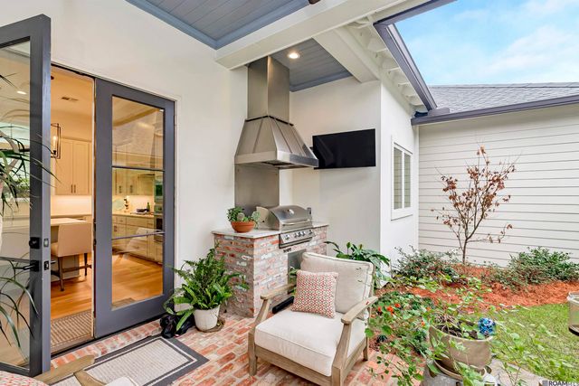 2113 Deaux Parc Dr, Baton Rouge, LA 70808