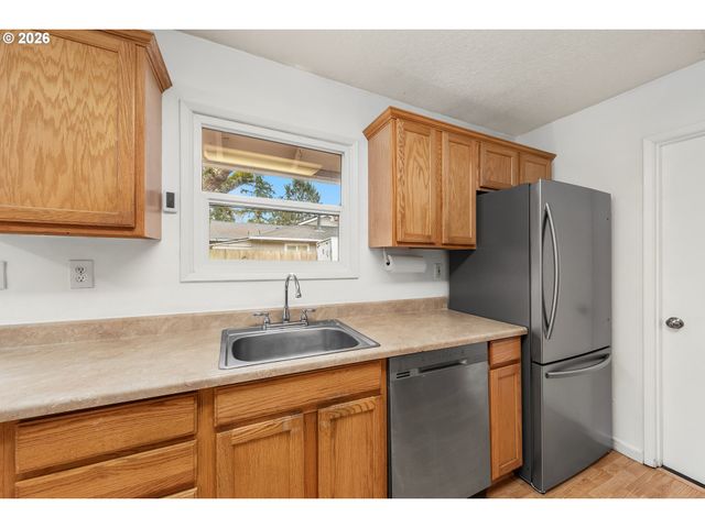 1716 Se 157TH Ave, Portland, OR 97233