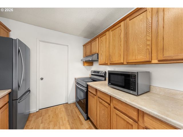 1716 Se 157TH Ave, Portland, OR 97233