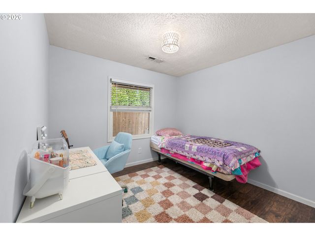 1716 Se 157TH Ave, Portland, OR 97233