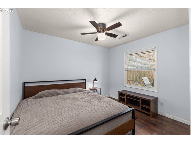 1716 Se 157TH Ave, Portland, OR 97233