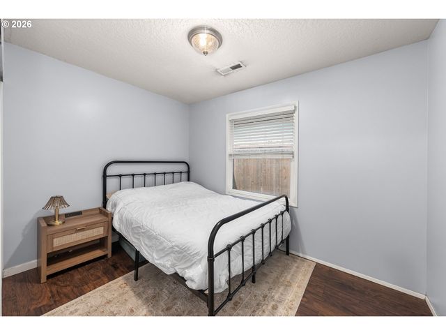 1716 Se 157TH Ave, Portland, OR 97233