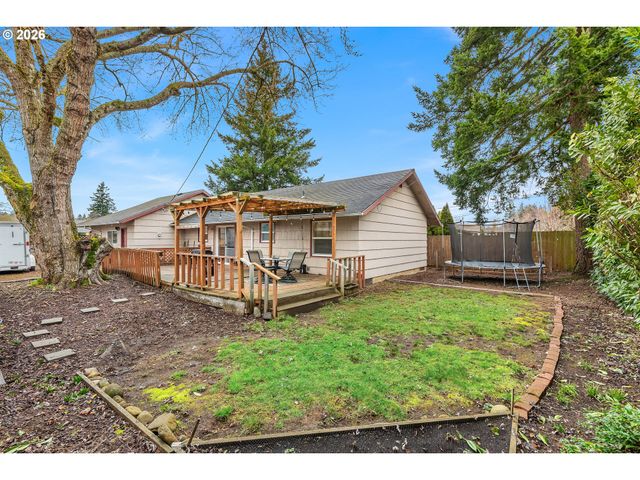 1716 Se 157TH Ave, Portland, OR 97233