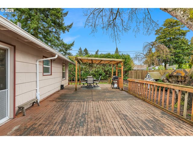 1716 Se 157TH Ave, Portland, OR 97233