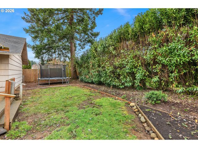 1716 Se 157TH Ave, Portland, OR 97233