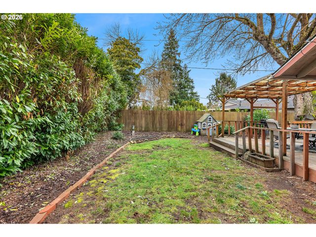 1716 Se 157TH Ave, Portland, OR 97233
