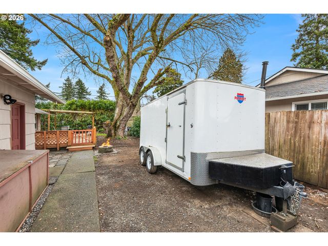 1716 Se 157TH Ave, Portland, OR 97233