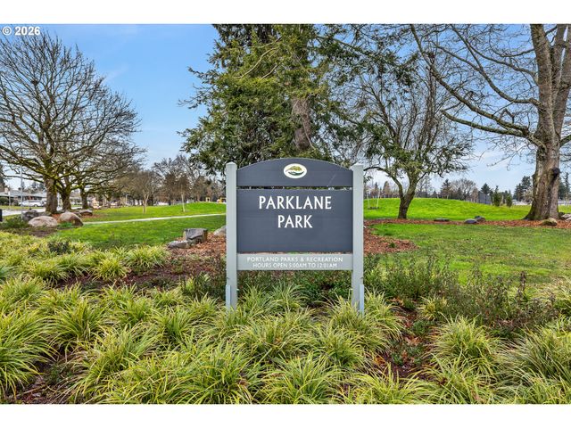 1716 Se 157TH Ave, Portland, OR 97233