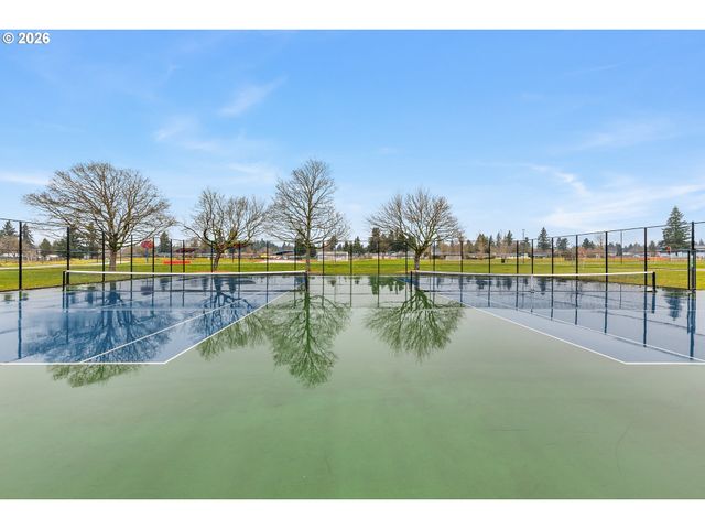 1716 Se 157TH Ave, Portland, OR 97233