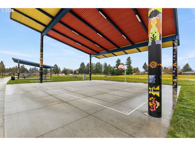 1716 Se 157TH Ave, Portland, OR 97233