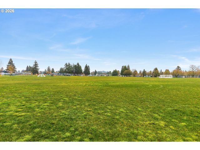 1716 Se 157TH Ave, Portland, OR 97233