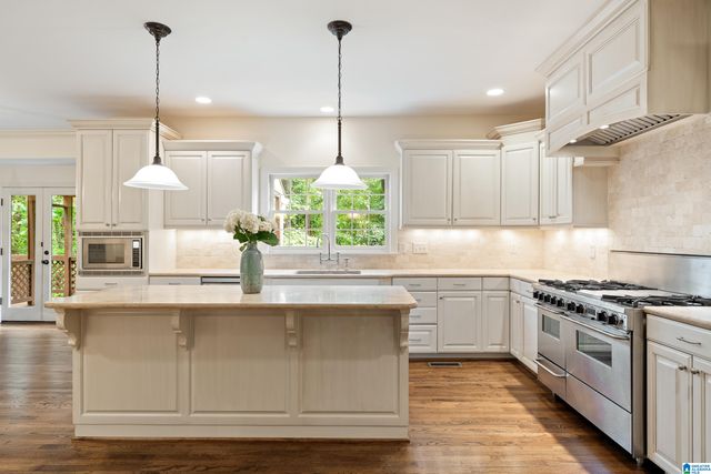 2324 COUNTRY RIDGE DRIVE, Vestavia Hills, AL 35243