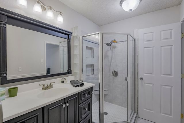 7611 Ledbetter Road, Arlington, TX 76001