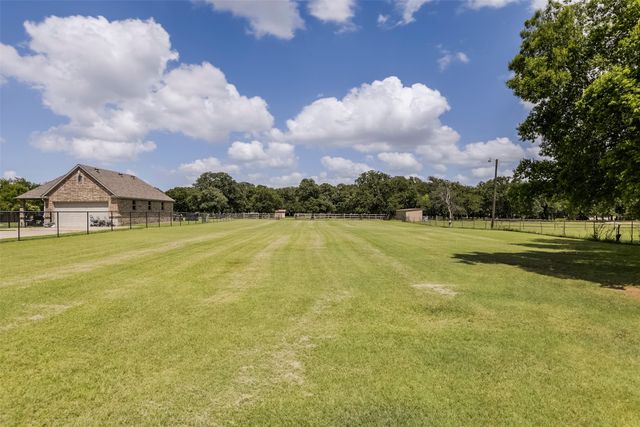 7611 Ledbetter Road, Arlington, TX 76001