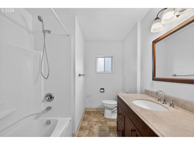 1605 Ne WALNUT Ave, Mc Minnville, OR 97128