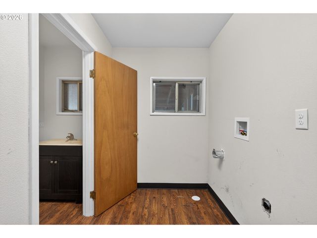 1605 Ne WALNUT Ave, Mc Minnville, OR 97128