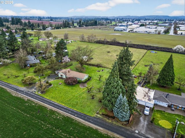 1605 Ne WALNUT Ave, Mc Minnville, OR 97128
