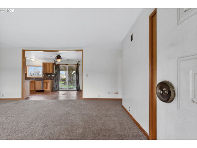 1605 Ne WALNUT Ave, Mc Minnville, OR 97128