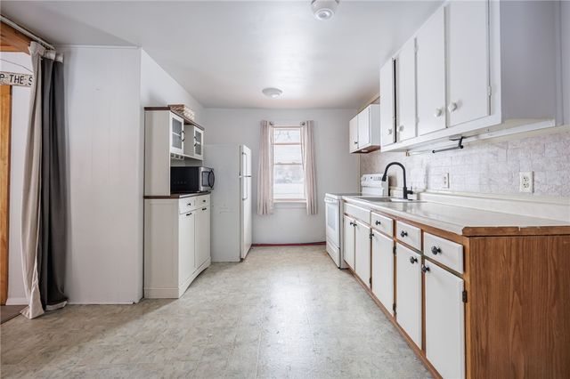 9371 Leroy Island Road, Huron, NY 14590