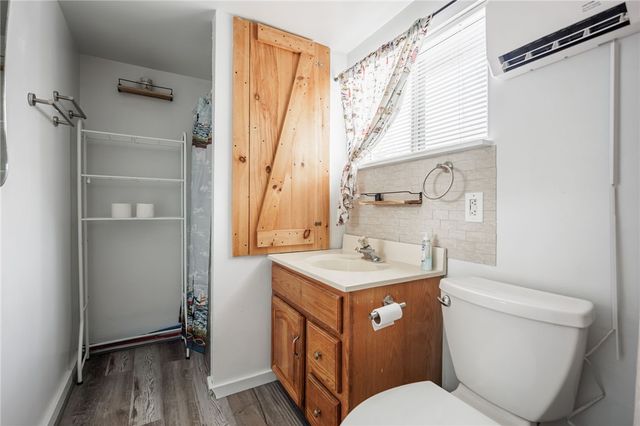 9371 Leroy Island Road, Huron, NY 14590