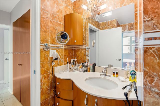 1400 S Ocean Dr 802, Hollywood, FL 33019