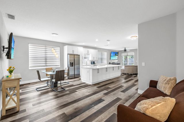 4907 Pelican Manor, Coconut Creek, FL 33073