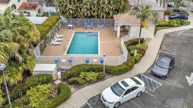 4907 Pelican Manor, Coconut Creek, FL 33073