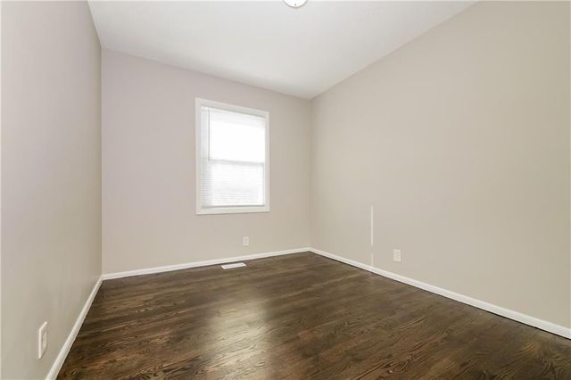 18902 E Arrowhead Drive, Independence, MO 64056