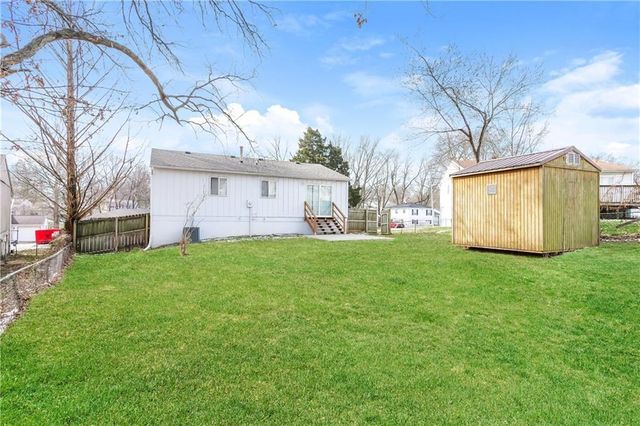 18902 E Arrowhead Drive, Independence, MO 64056