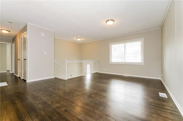 18902 E Arrowhead Drive, Independence, MO 64056