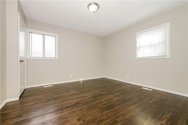 18902 E Arrowhead Drive, Independence, MO 64056