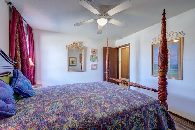 3 Lake Park Ct, Winfield, KS 67156