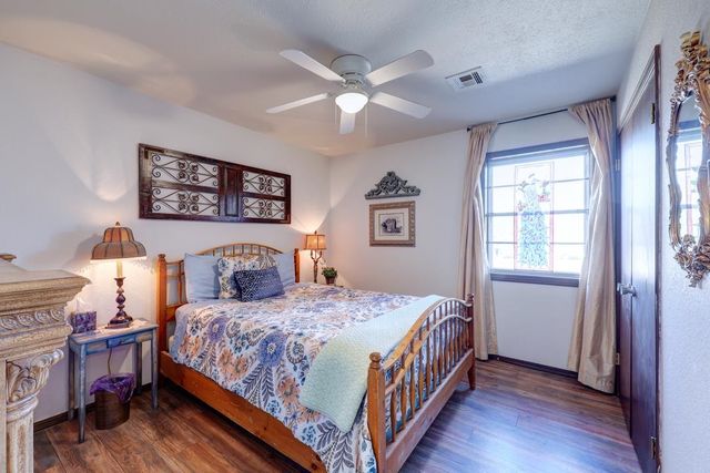 3 Lake Park Ct, Winfield, KS 67156