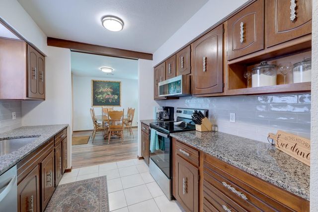 3 Lake Park Ct, Winfield, KS 67156