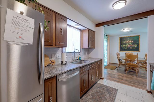 3 Lake Park Ct, Winfield, KS 67156