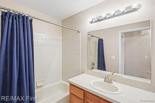 46124 Allenton Drive, Macomb, MI 48044