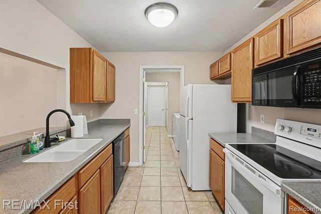 46124 Allenton Drive, Macomb, MI 48044