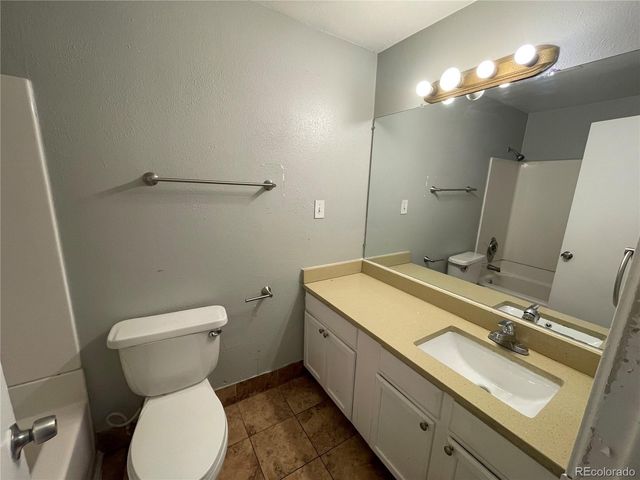 1590 Clinton Street 203, Aurora, CO 80010