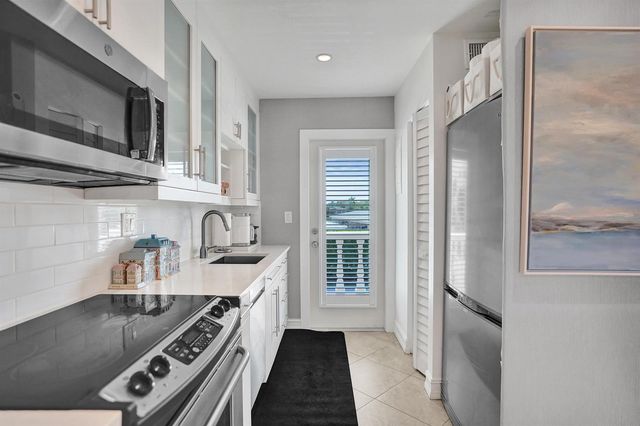 60 Venetian Drive 205n, Delray Beach, FL 33483