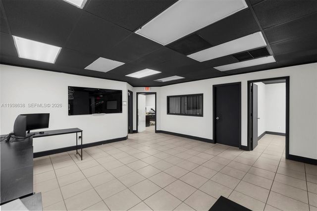 1905 NW 93rd Ave, Doral, FL 33172