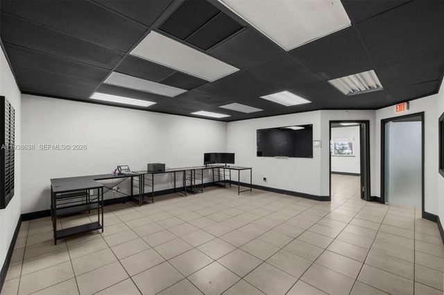 1905 NW 93rd Ave, Doral, FL 33172