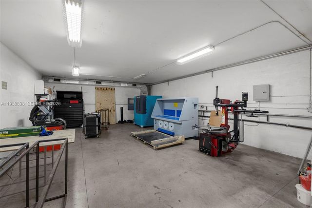 1905 NW 93rd Ave, Doral, FL 33172