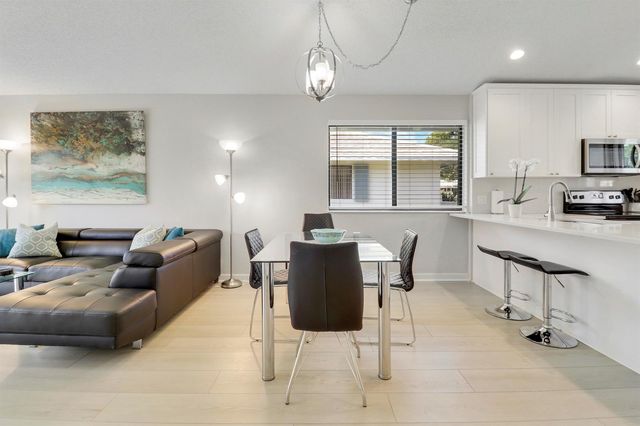 811 Club Drive, Palm Beach Gardens, FL 33418